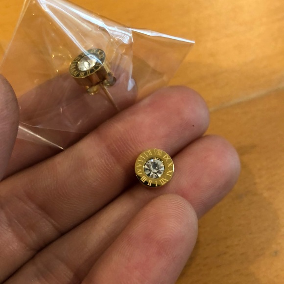 ⭐️AShopFave!RomanNumeralYellowGoldPlatedStuds⭐️ - Picture 2 of 2